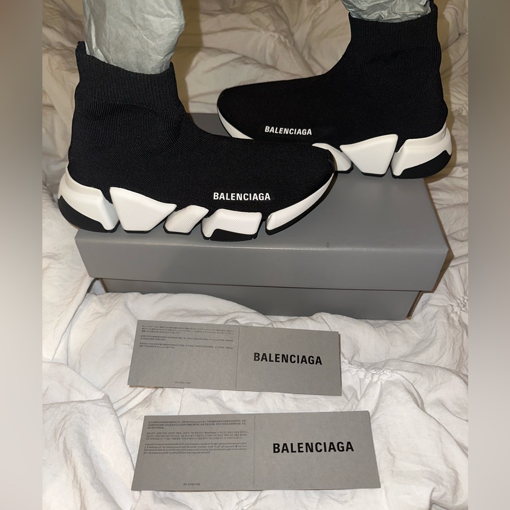 Balenciaga WOMENS SPEED 2.0RECYCLED KNIT SNEAKER W/ BICOLOR SOLE IN BLACK/WHITE